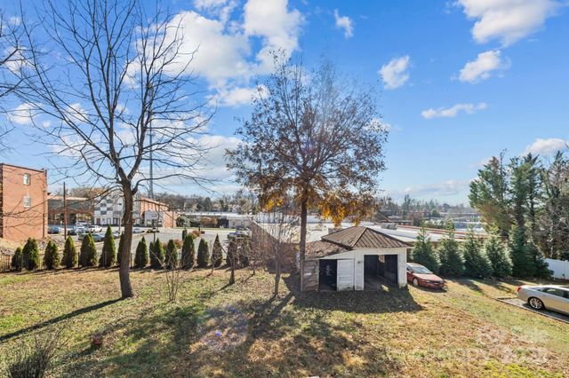 1011 Ashe Avenue NW, Lenoir, NC 28645