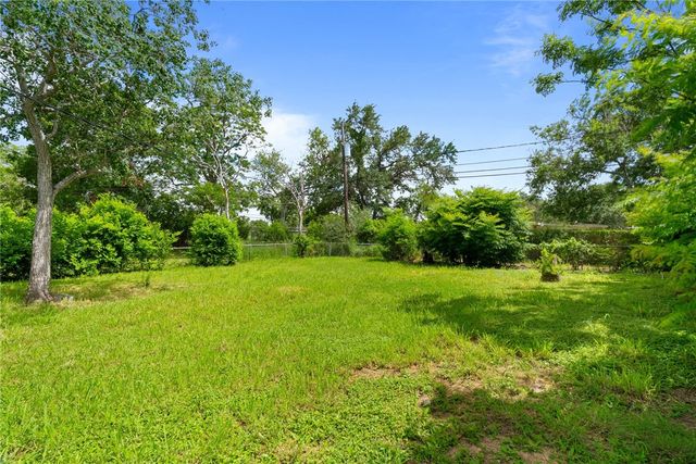 3929 Bradford Dr, Corpus Christi, TX 78415