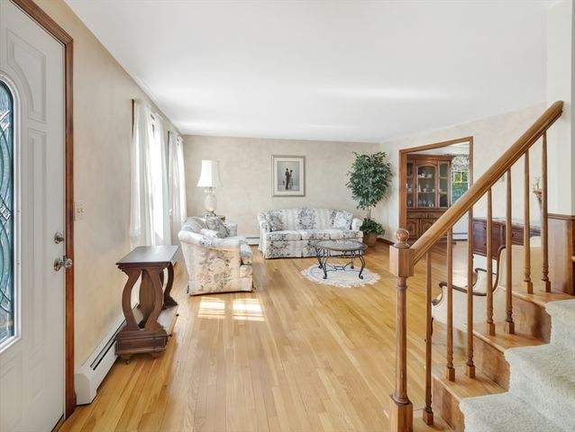 15 Riverside Dr, Mansfield, MA 02048
