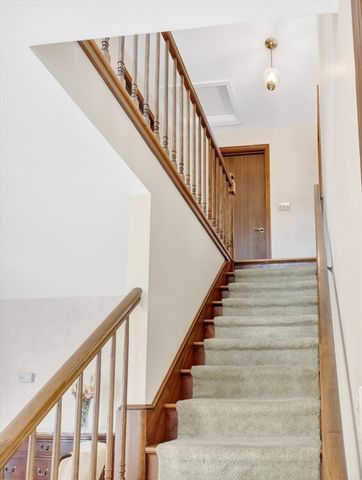 15 Riverside Dr, Mansfield, MA 02048