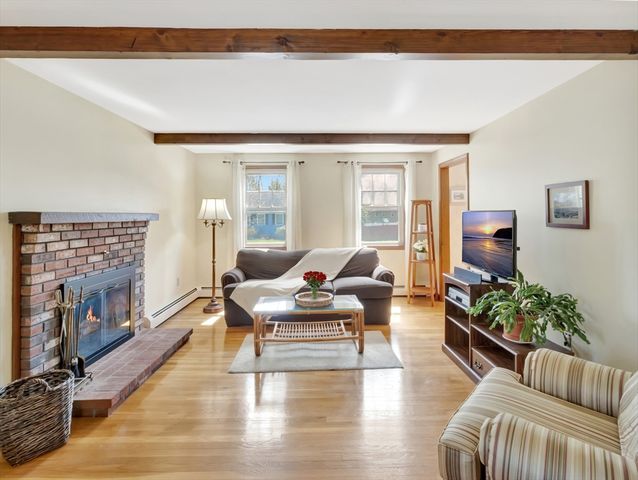 15 Riverside Dr, Mansfield, MA 02048