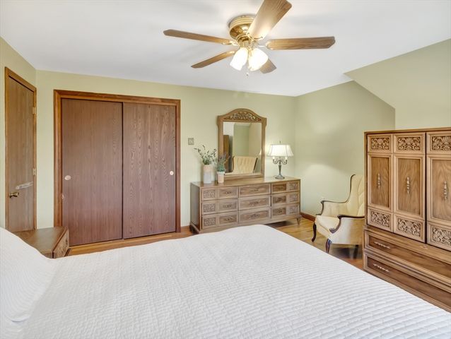 15 Riverside Dr, Mansfield, MA 02048