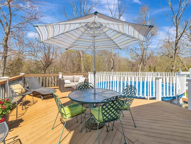 15 Riverside Dr, Mansfield, MA 02048