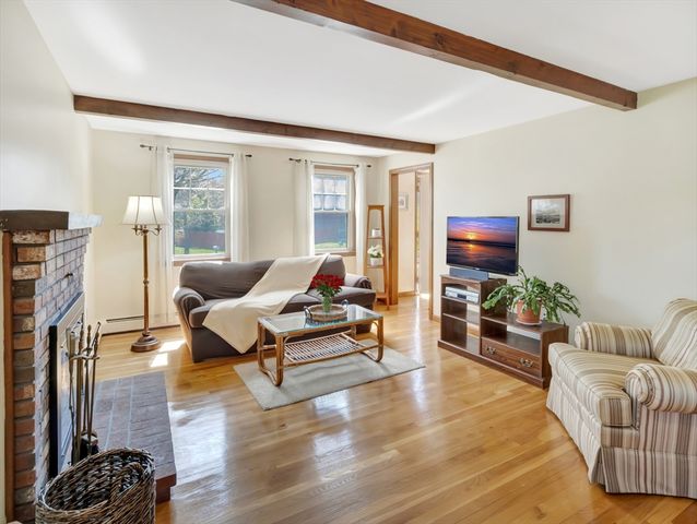 15 Riverside Dr, Mansfield, MA 02048