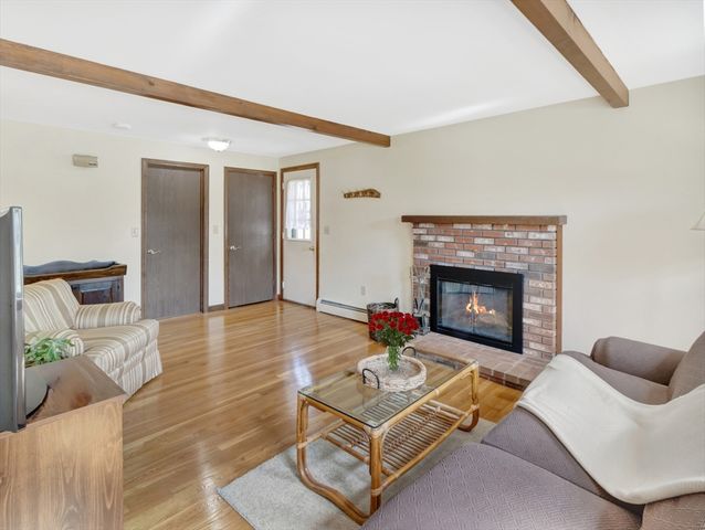 15 Riverside Dr, Mansfield, MA 02048