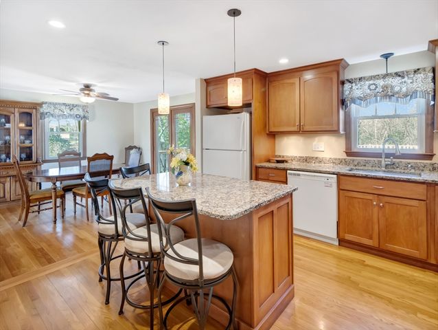15 Riverside Dr, Mansfield, MA 02048