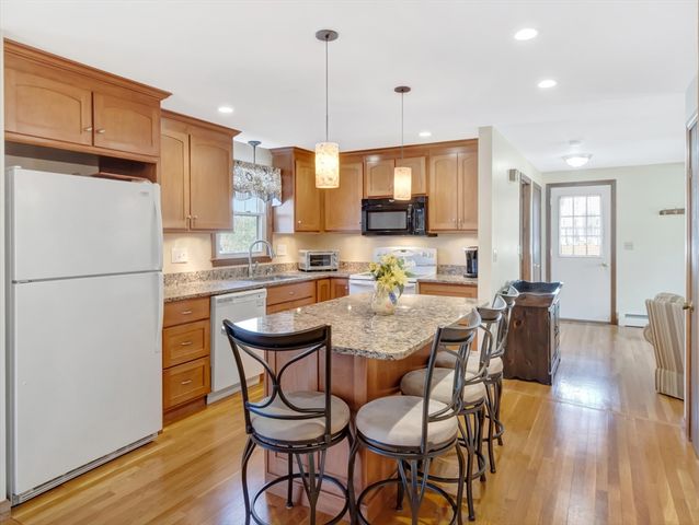 15 Riverside Dr, Mansfield, MA 02048