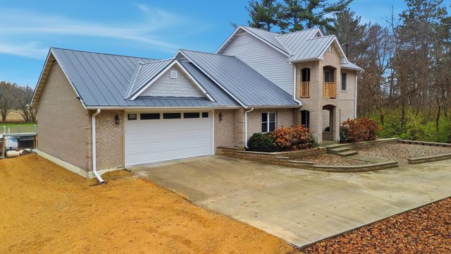 7231 S lost Nation Road, Dixon, IL 61021