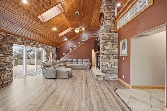 7231 S lost Nation Road, Dixon, IL 61021