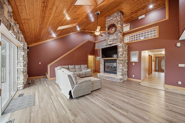 7231 S lost Nation Road, Dixon, IL 61021