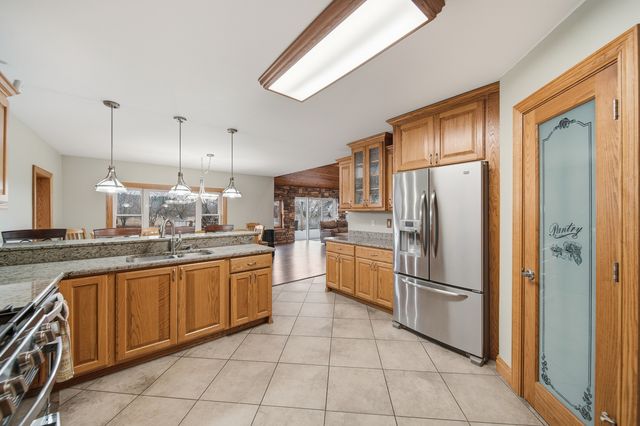 7231 S lost Nation Road, Dixon, IL 61021