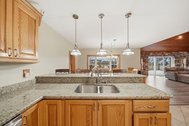 7231 S lost Nation Road, Dixon, IL 61021