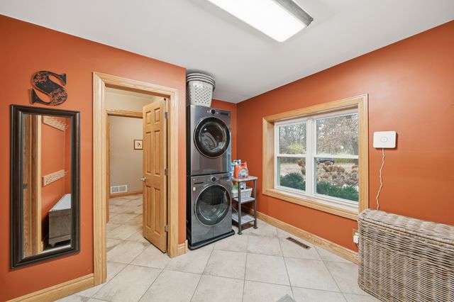 7231 S lost Nation Road, Dixon, IL 61021