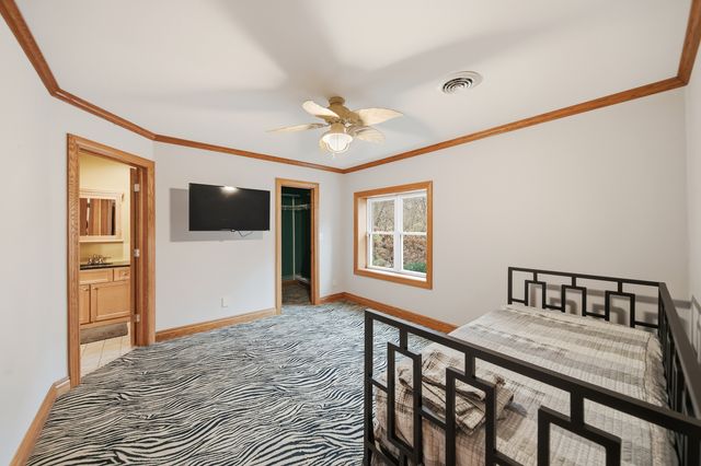 7231 S lost Nation Road, Dixon, IL 61021