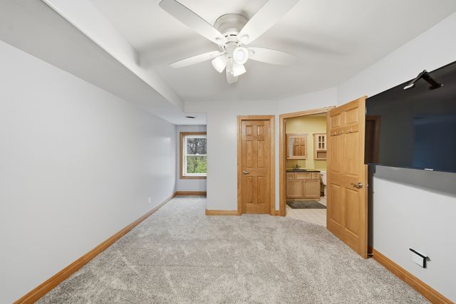 7231 S lost Nation Road, Dixon, IL 61021