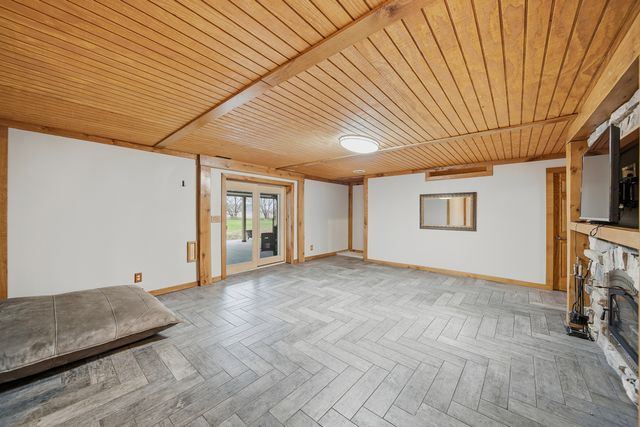 7231 S lost Nation Road, Dixon, IL 61021