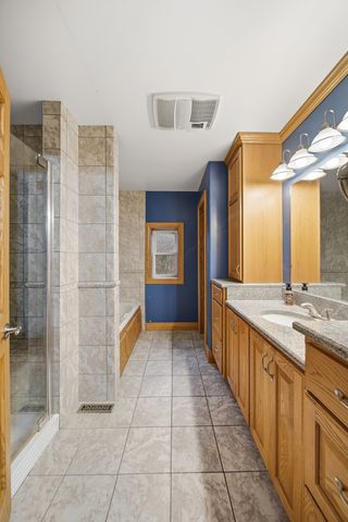 7231 S lost Nation Road, Dixon, IL 61021