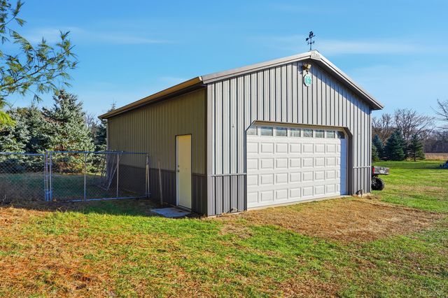 7231 S lost Nation Road, Dixon, IL 61021