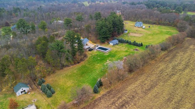 7231 S lost Nation Road, Dixon, IL 61021