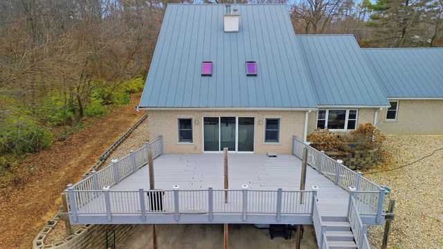 7231 S lost Nation Road, Dixon, IL 61021