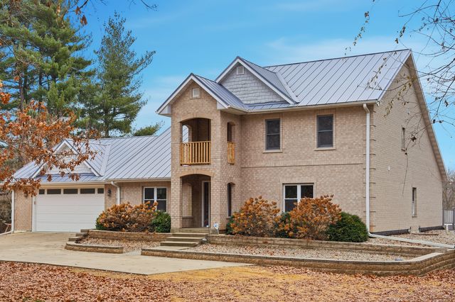 7231 S lost Nation Road, Dixon, IL 61021