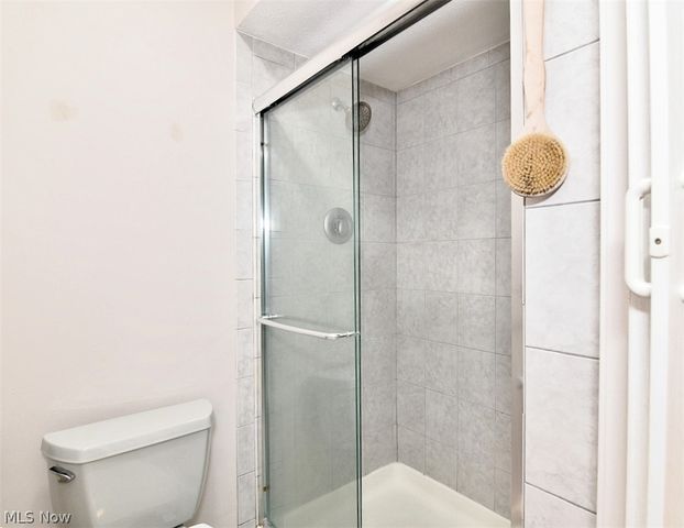 2108 Glouchester Drive, Lyndhurst, OH 44124