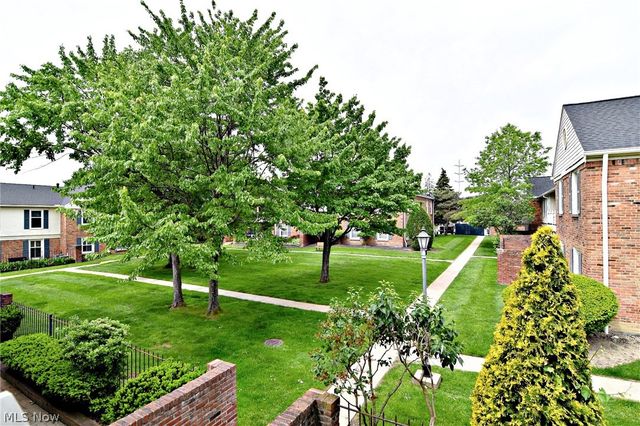 2108 Glouchester Drive, Lyndhurst, OH 44124