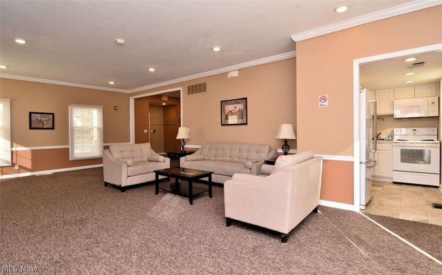 2108 Glouchester Drive, Lyndhurst, OH 44124