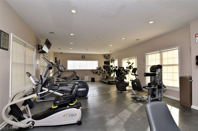 2108 Glouchester Drive, Lyndhurst, OH 44124