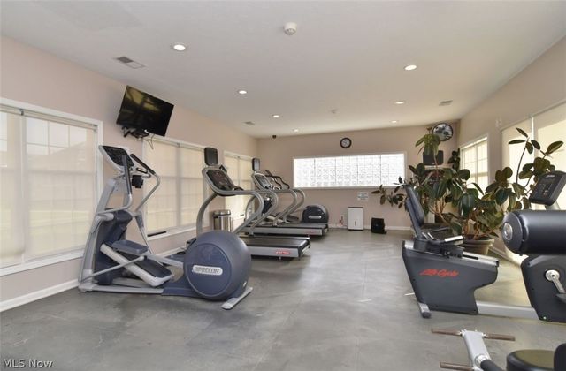 2108 Glouchester Drive, Lyndhurst, OH 44124