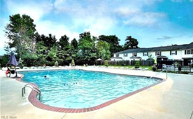 2108 Glouchester Drive, Lyndhurst, OH 44124