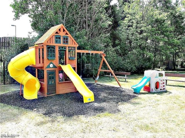 2108 Glouchester Drive, Lyndhurst, OH 44124