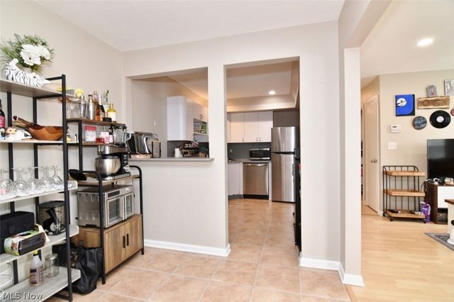 2108 Glouchester Drive, Lyndhurst, OH 44124