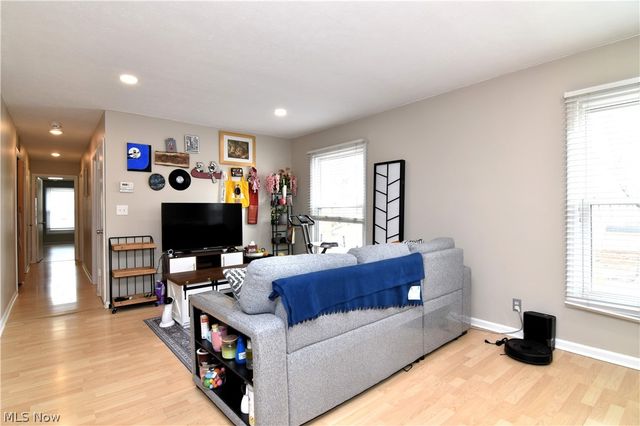 2108 Glouchester Drive, Lyndhurst, OH 44124