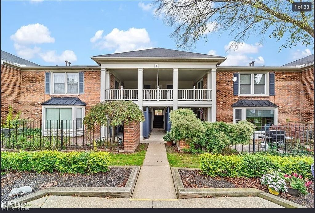 2108 Glouchester Drive, Lyndhurst, OH 44124