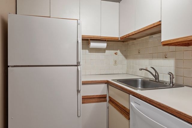 36 Leonard Rd 36, Boxborough, MA 01719