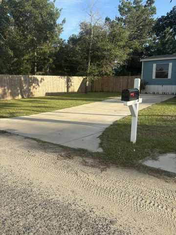 135 Rembrandt Circle, Defuniak Springs, FL 32433