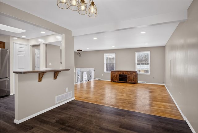 106 Valley Hi Dr, Ross Twp, PA 15229