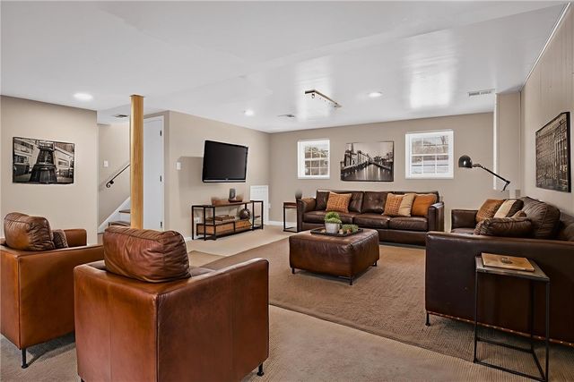 106 Valley Hi Dr, Ross Twp, PA 15229