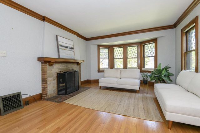 2844 N Hartung AVENUE, Milwaukee, WI 53210