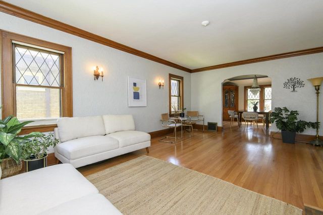 2844 N Hartung AVENUE, Milwaukee, WI 53210