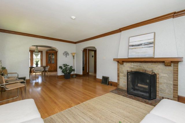 2844 N Hartung AVENUE, Milwaukee, WI 53210