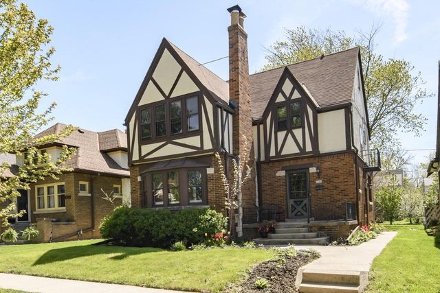 2844 N Hartung AVENUE, Milwaukee, WI 53210