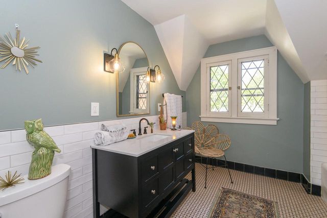 2844 N Hartung AVENUE, Milwaukee, WI 53210