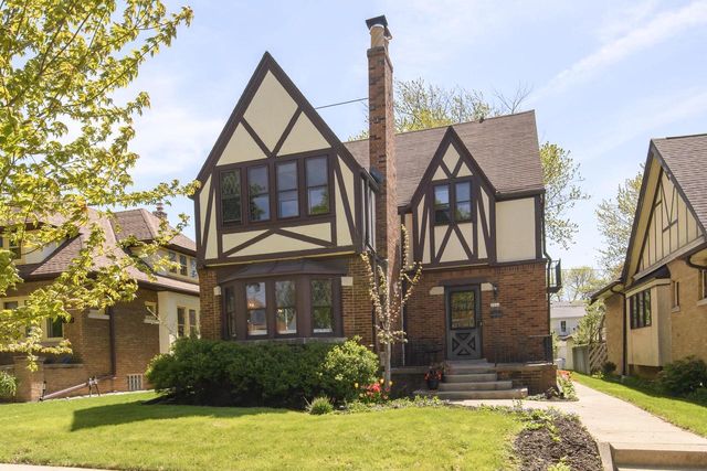 2844 N Hartung AVENUE, Milwaukee, WI 53210