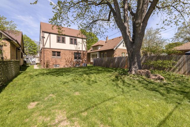 2844 N Hartung AVENUE, Milwaukee, WI 53210