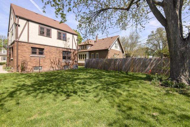 2844 N Hartung AVENUE, Milwaukee, WI 53210