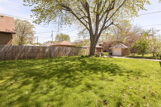 2844 N Hartung AVENUE, Milwaukee, WI 53210