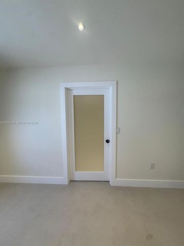 841 NE 4th Pl, Hialeah, FL 33010