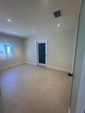 841 NE 4th Pl, Hialeah, FL 33010
